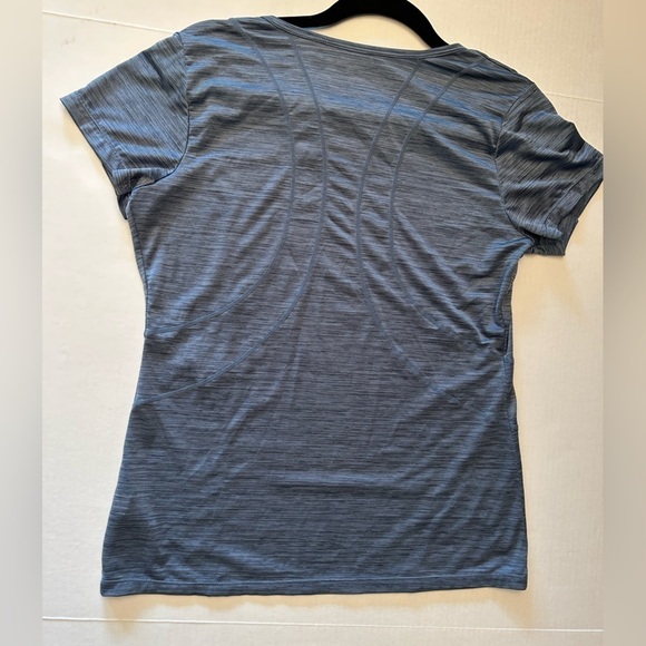 Reebok athletic work out short sleeve shirt top in light blue size Medium. A19 - Picture 4 of 10